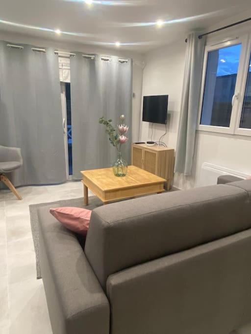 Maison Jardin Et Parking Gratuit - 10 Min De L'Aeroport - Metro 14 - Arrivee Autonome أورلي المظهر الخارجي الصورة