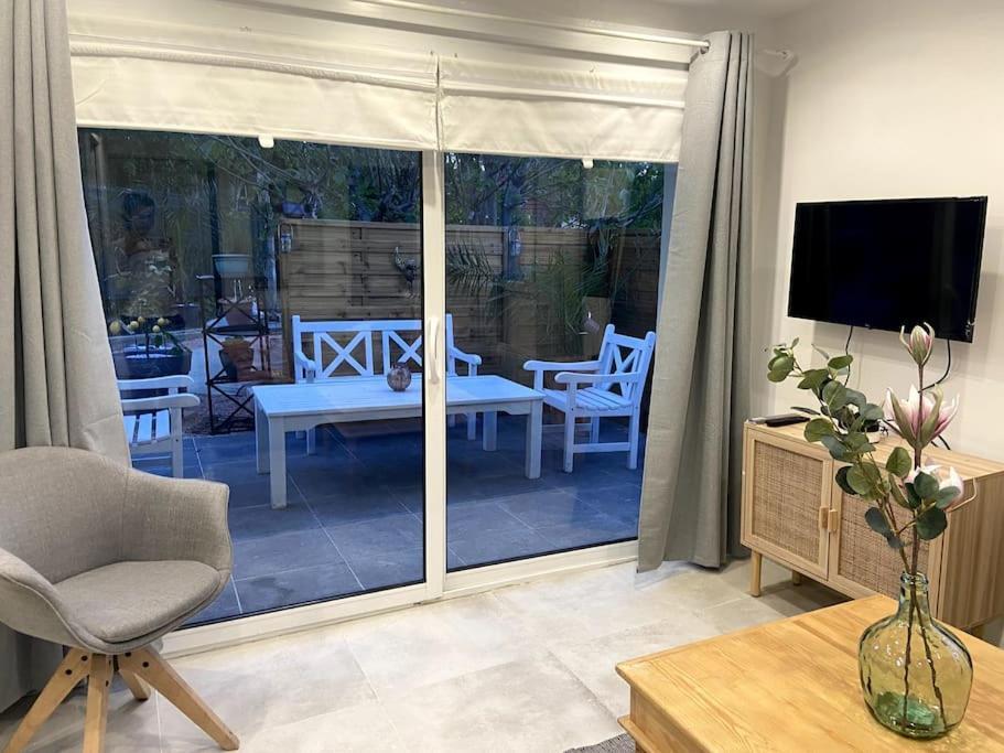Maison Jardin Et Parking Gratuit - 10 Min De L'Aeroport - Metro 14 - Arrivee Autonome أورلي المظهر الخارجي الصورة